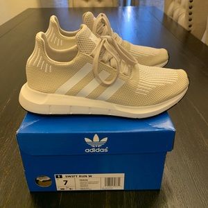 New in Box Ladies Adidas Swift Run 7